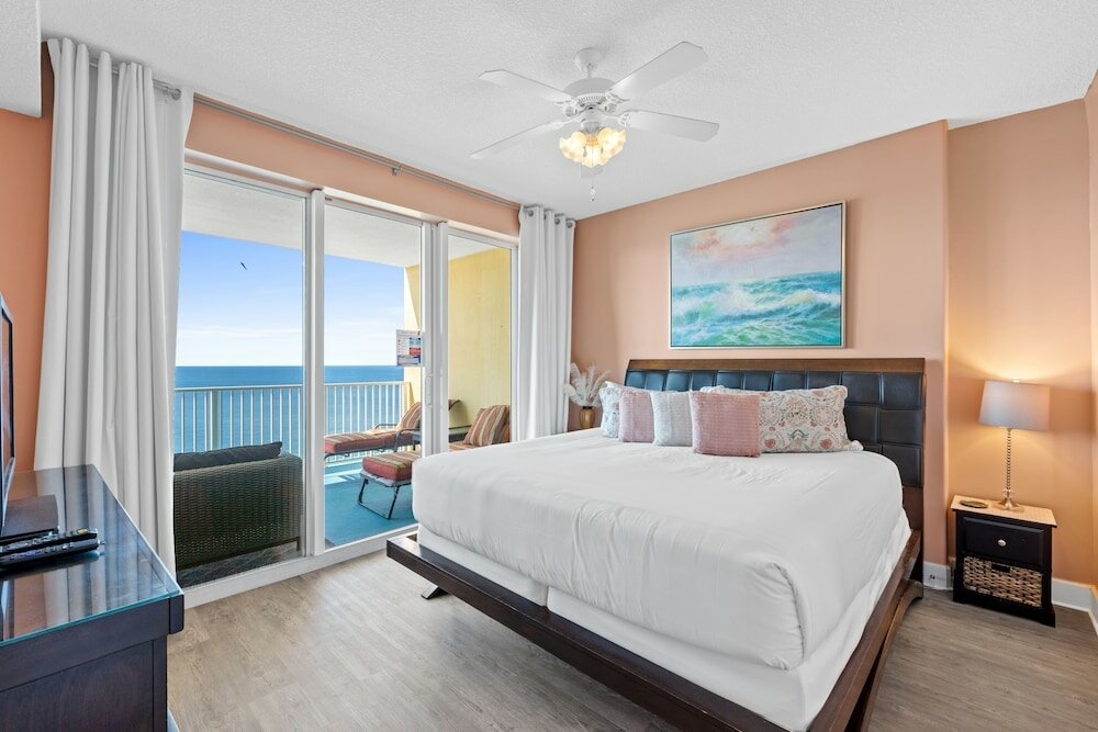 Фото Tropic Winds by Book That Condo