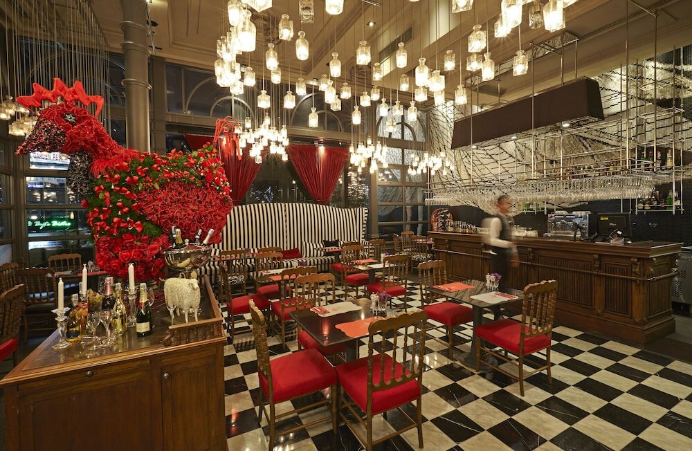 Фото Woodlands Suites Serviced Residences