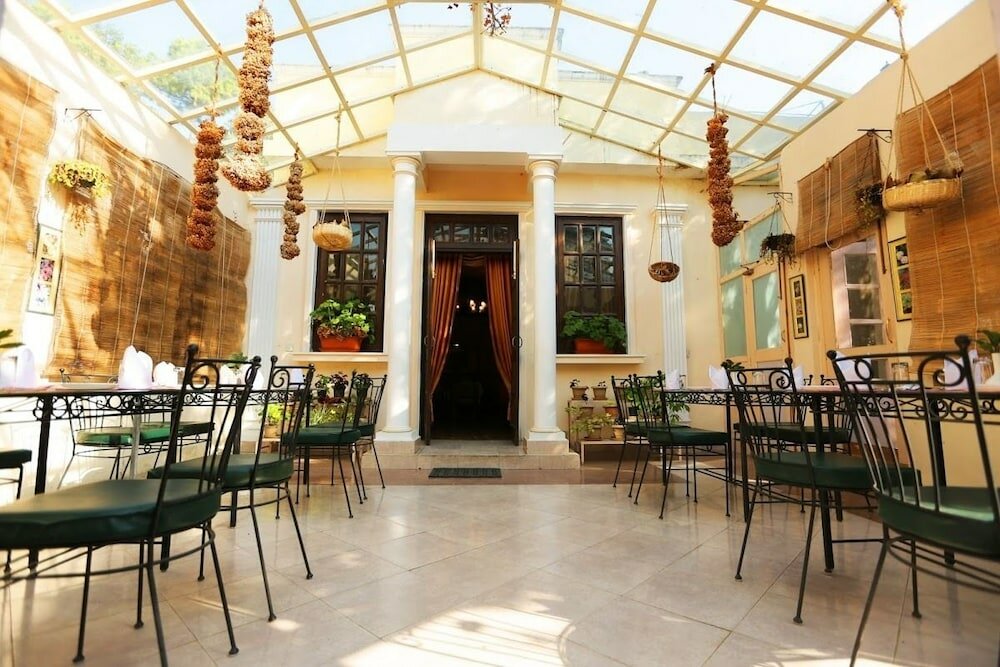 Фото WelcomHeritage Windsor Lodge