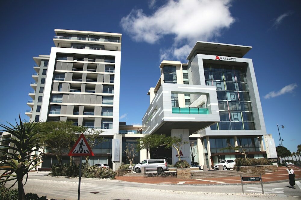 Hotel The Residences at Crystal Towers, Capetown, photo