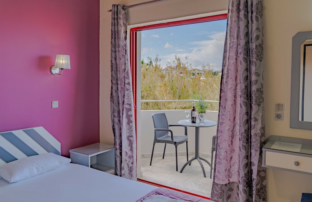 Фото Saint-Trope Studios