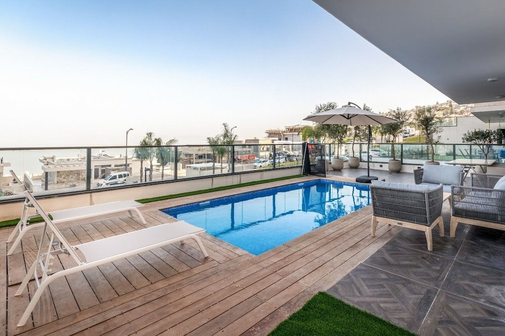Фото Luxury Garden Apartment Heated Pool