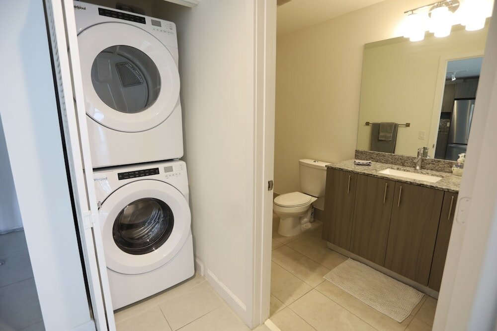 Фото King Bed Full Service Apt