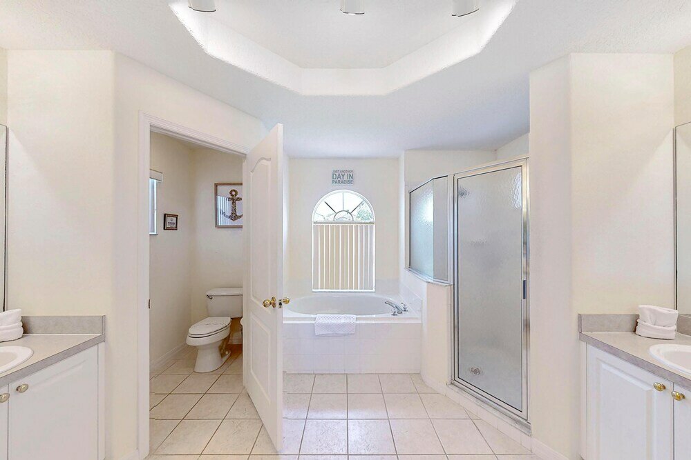 Фото Peter and Gillian's Tuscan Ridge Vacation Home