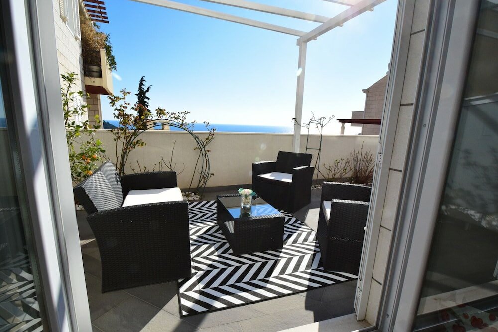 Фото 55 & 54 Stairs Apartments