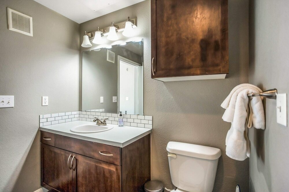 Фото Charming 1bd in Trendy West End Neighborhood