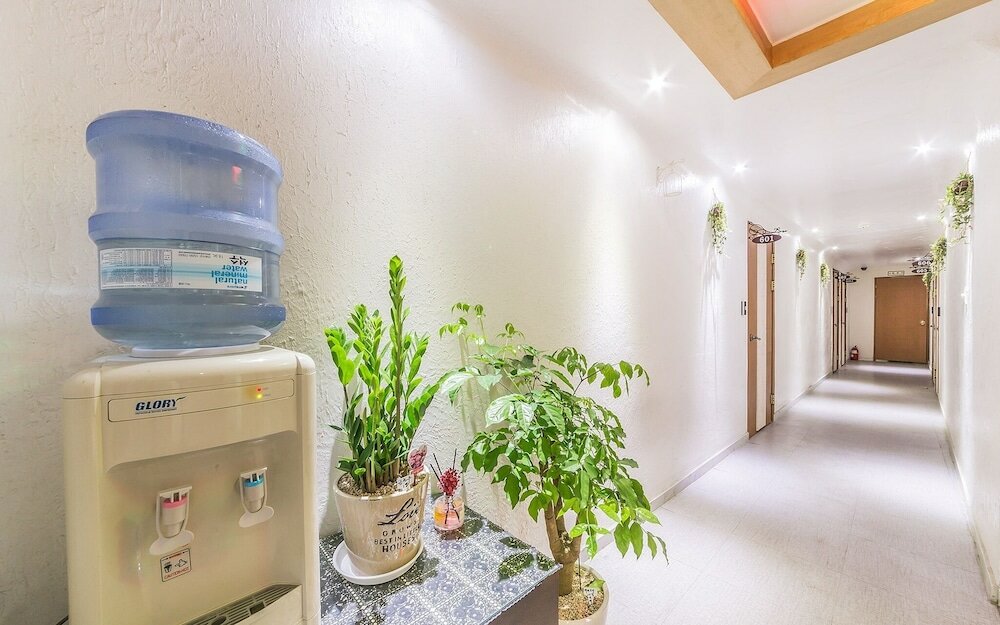 Фото Suwon City Hall Station Rose