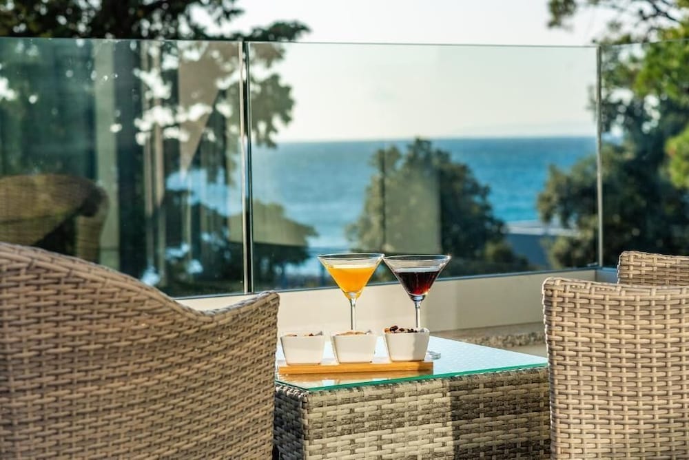 Фото Sunset apartment with private pool and jacuzzi