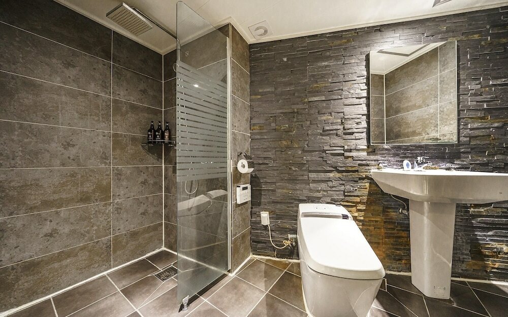 Фото Uiwang Hotel Bobos