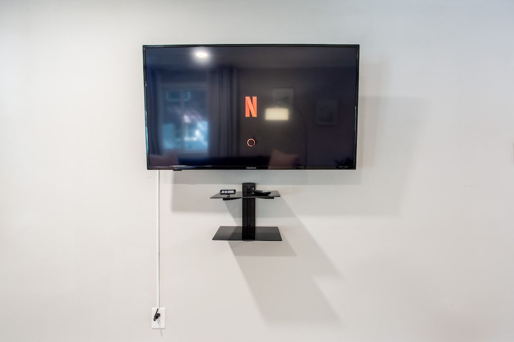 Фото The Gamer-4br Home-Near Everything Atl