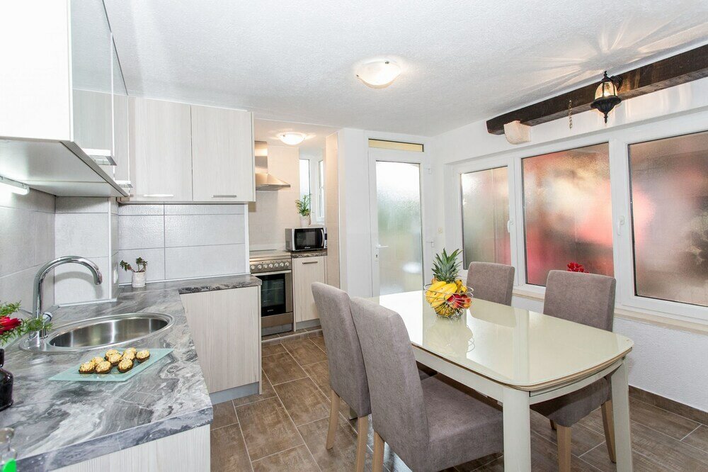 Фото Suzi - 10 m From sea - A1-meri 1