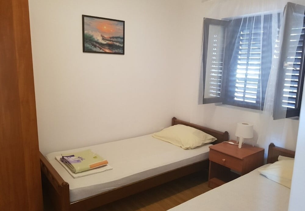 Фото Mare - 50 m From Beach - H