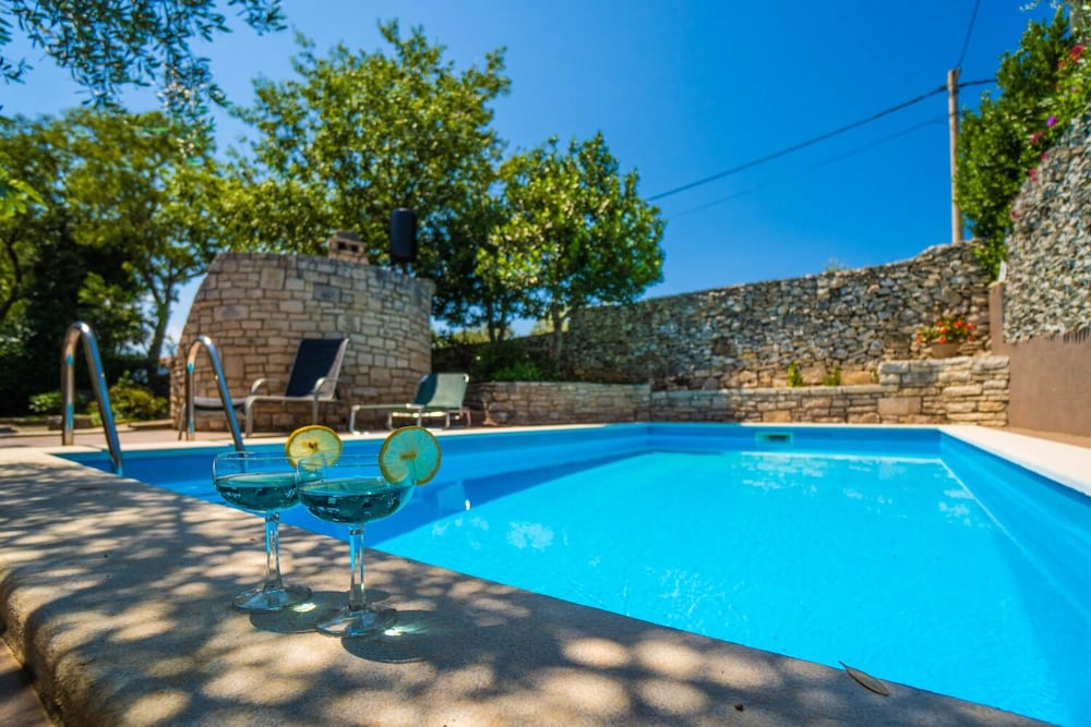 Фото Mimi - With Swimming Pool - A2 Ulika