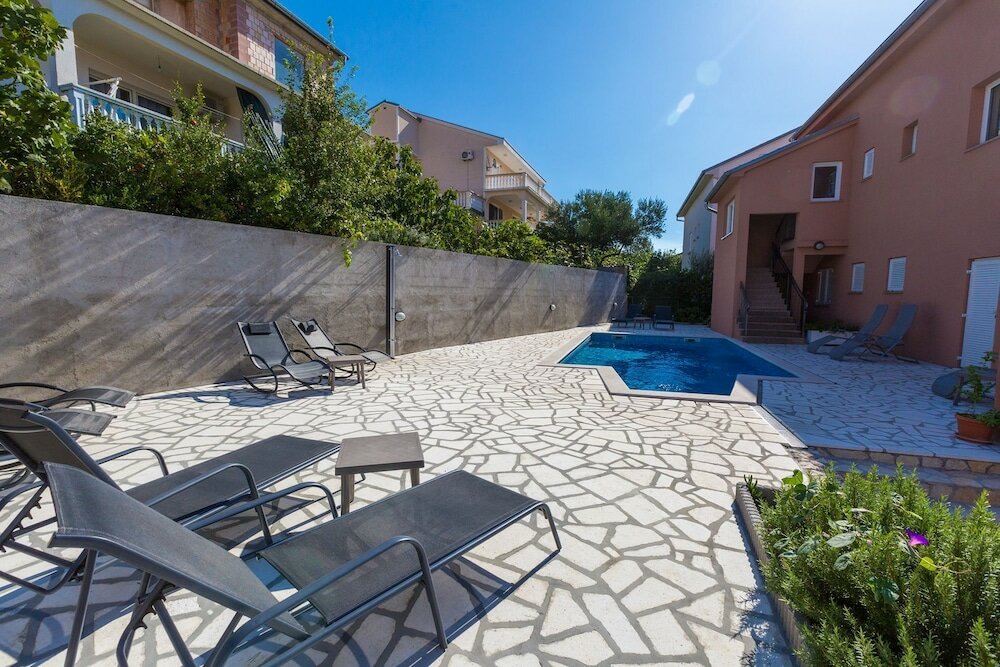 Фото Tomica - Open Pool - A4 Dvoetažni