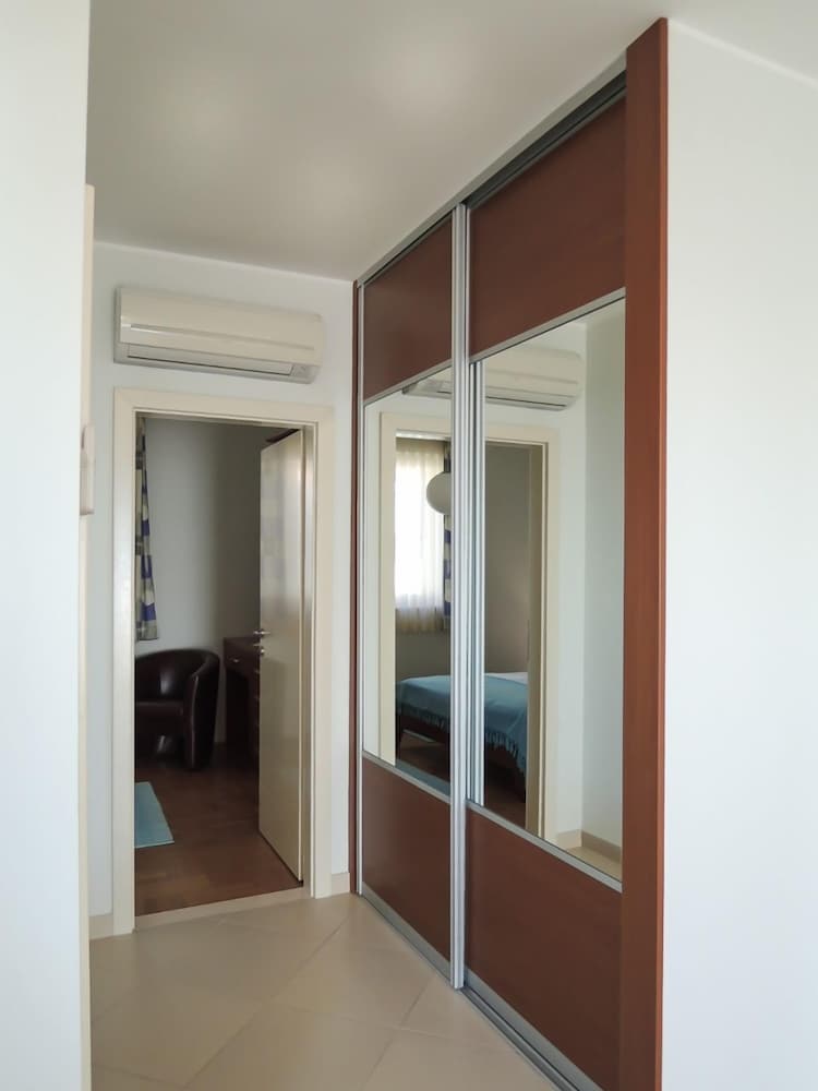 Фото Smilja - 150 m From Pebble Beach - A2