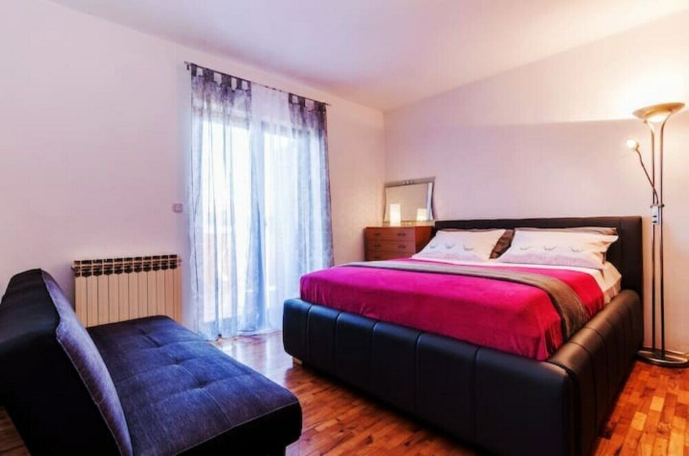 Фото Brane - Free Parking - A4 Rada