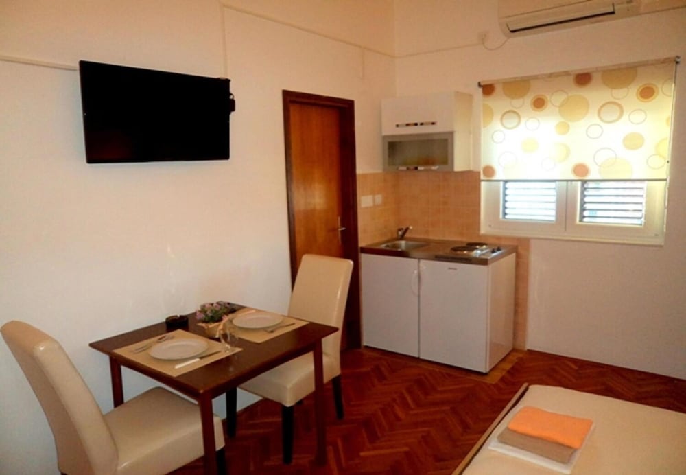 Фото Ognjen - Family Apartments With Free Parking - Sa3