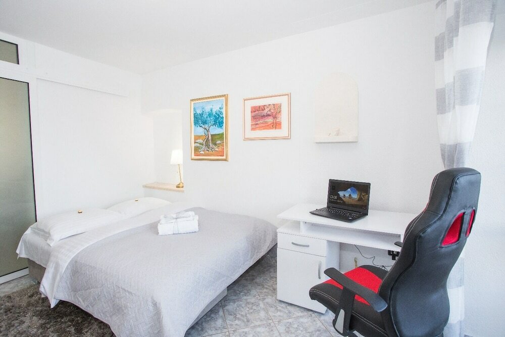 Фото Suzi - 10 m From sea - A1-meri 1