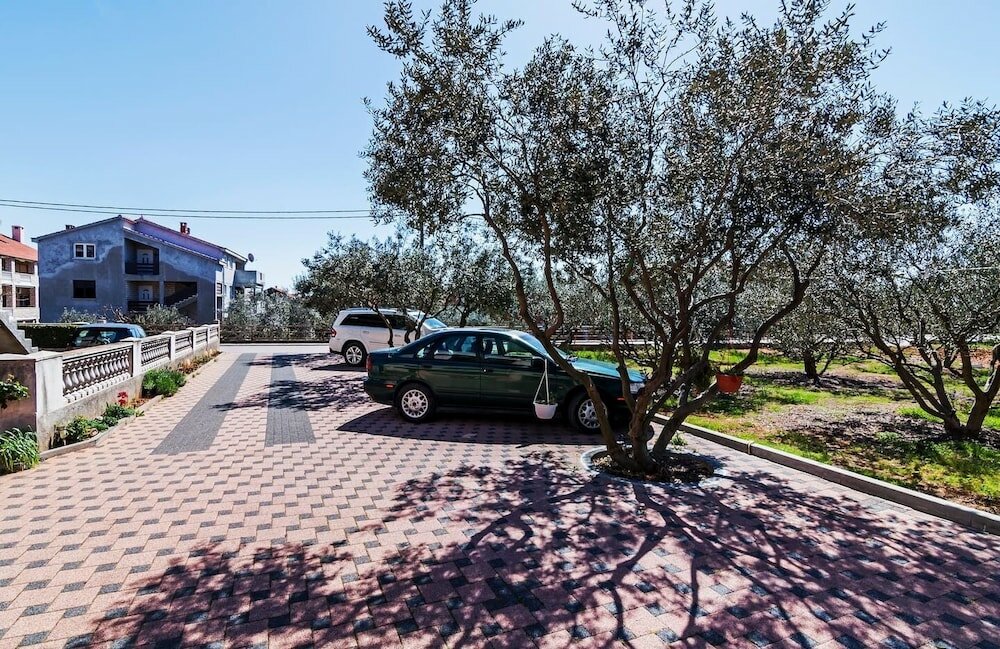 Фото Brane - Free Parking - A4 Rada