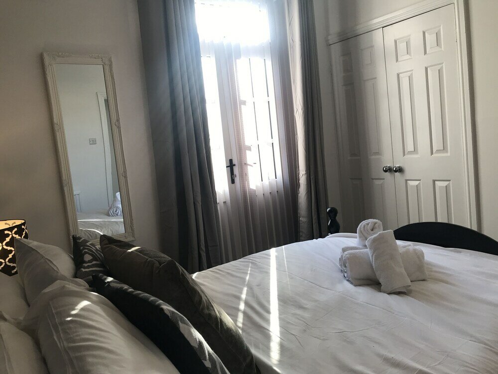 Фото Stylish 3-bed Preston Home for Relaxing Comfy Stay