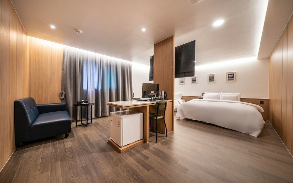 Фото Suwon Yeongtong Just Sleep Hotel