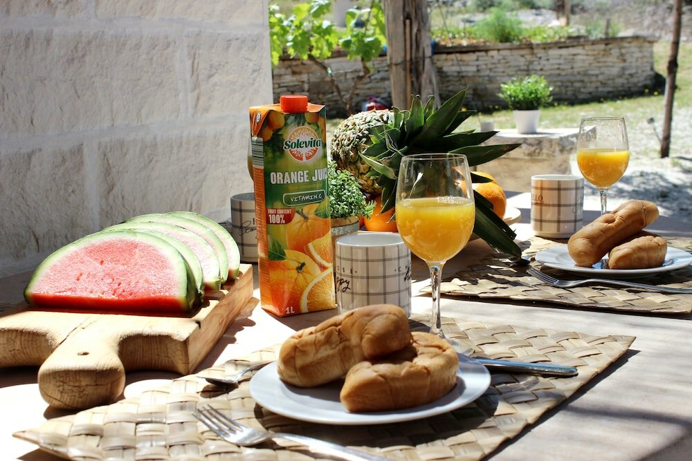 Фото Robinson House Dubrova