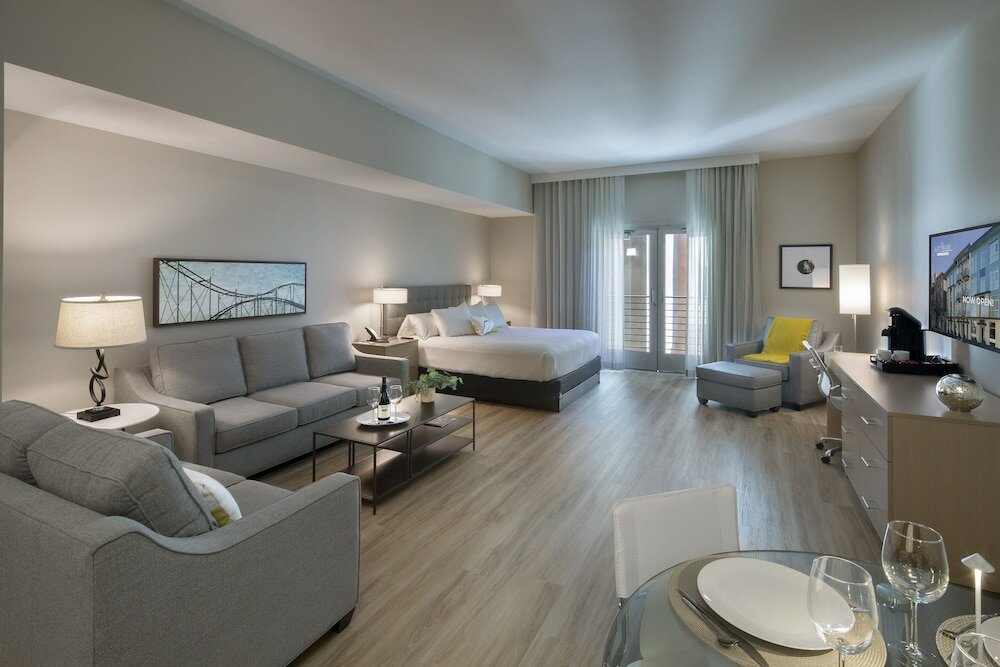 Фото Art House Hotel and Suites