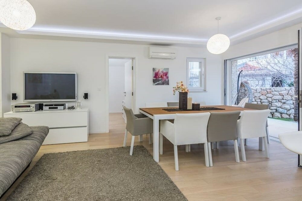 Фото Luxury Villa White Rose with the Pool