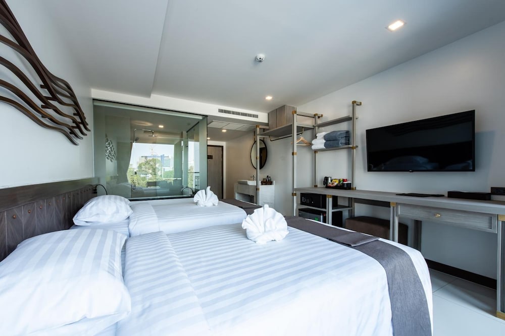Фото Blackwoods Hotel Pattaya