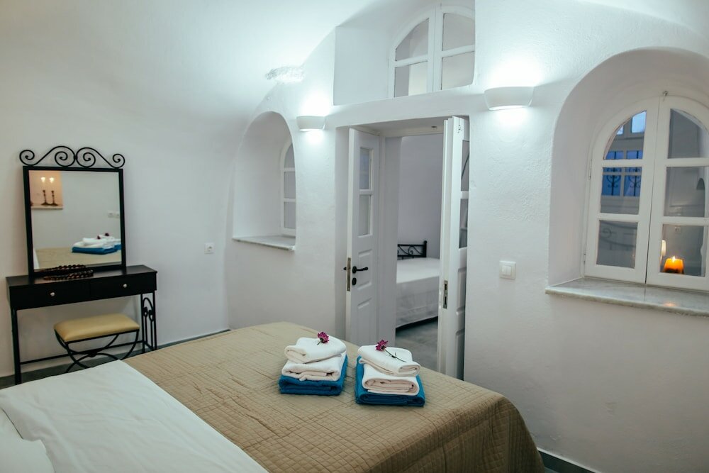 Фото Day One Fira Mansion