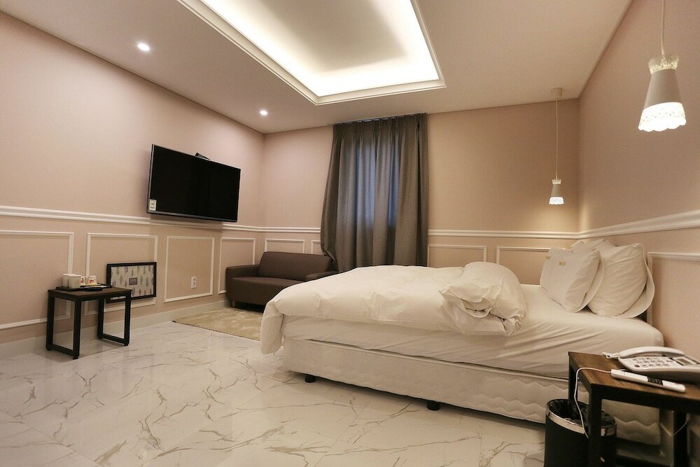 Фото Suwon City Hall Station Bobos