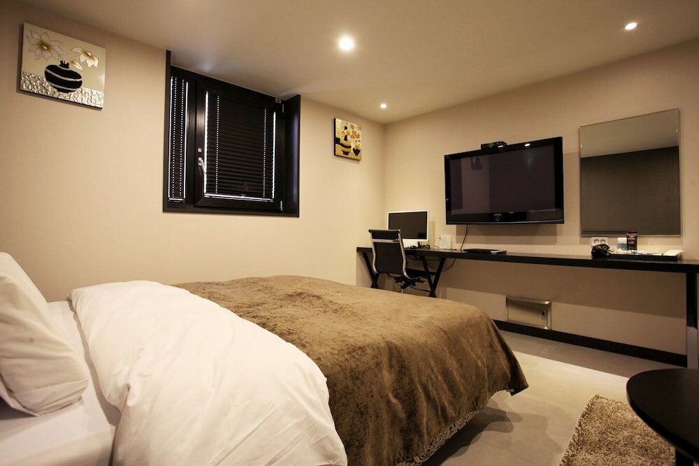 Фото Suwon City Hall Station Tumi