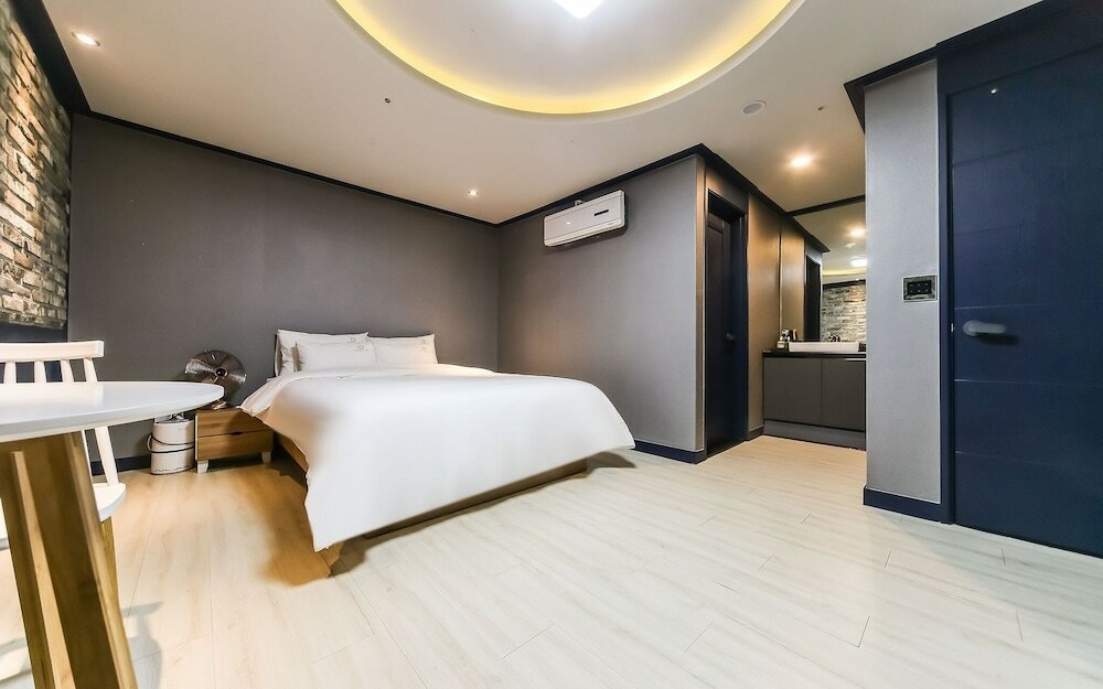 Фото Changwon Sangnamdong Hotel Jm