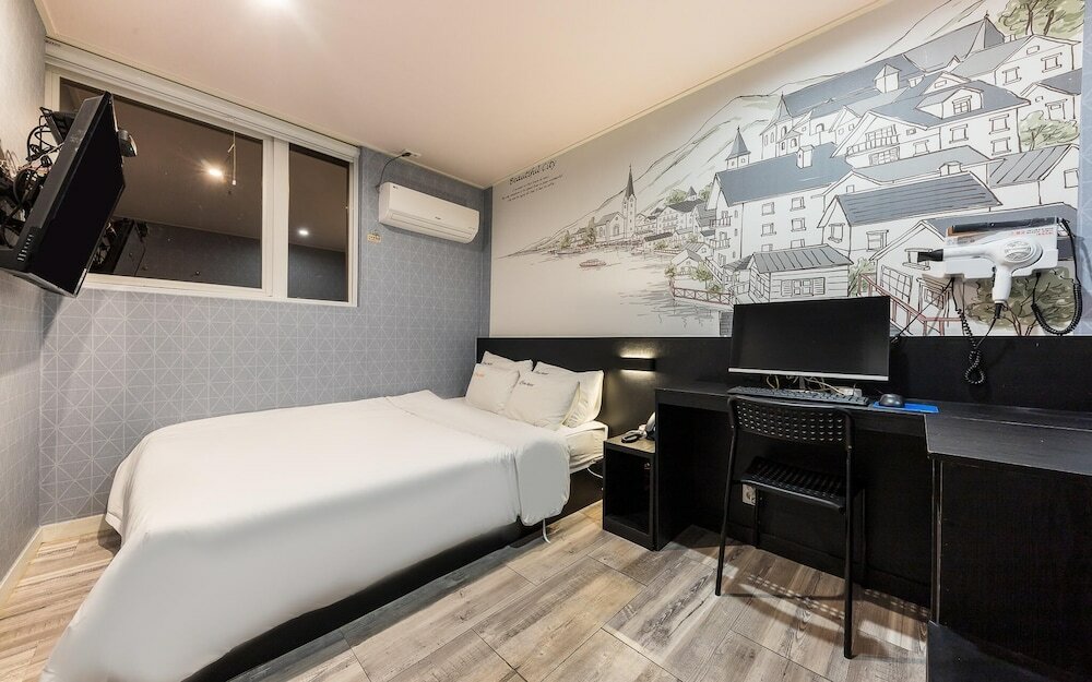 Фото Changwon Jinhae Hotel Lrui