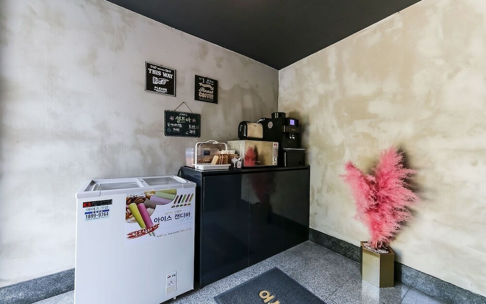 Фото Changwon Jinhae Hotel Lrui