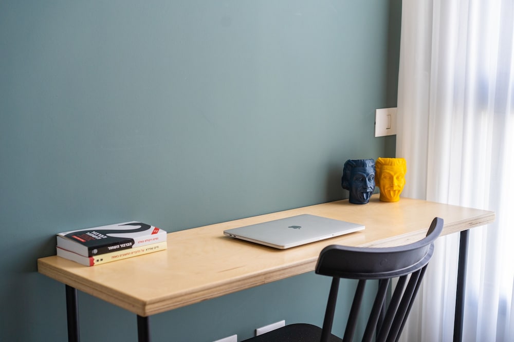 Фото Bright Sunny Holiday Home with Sea Views