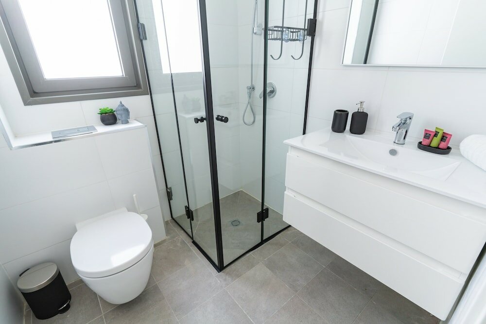 Фото Bright Sunny Holiday Home with Sea Views