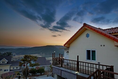 Гостиница Gyeongju B House Pension в Кенджу