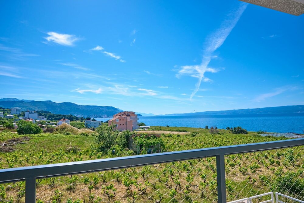 Фото Luxury Seaside Apartment