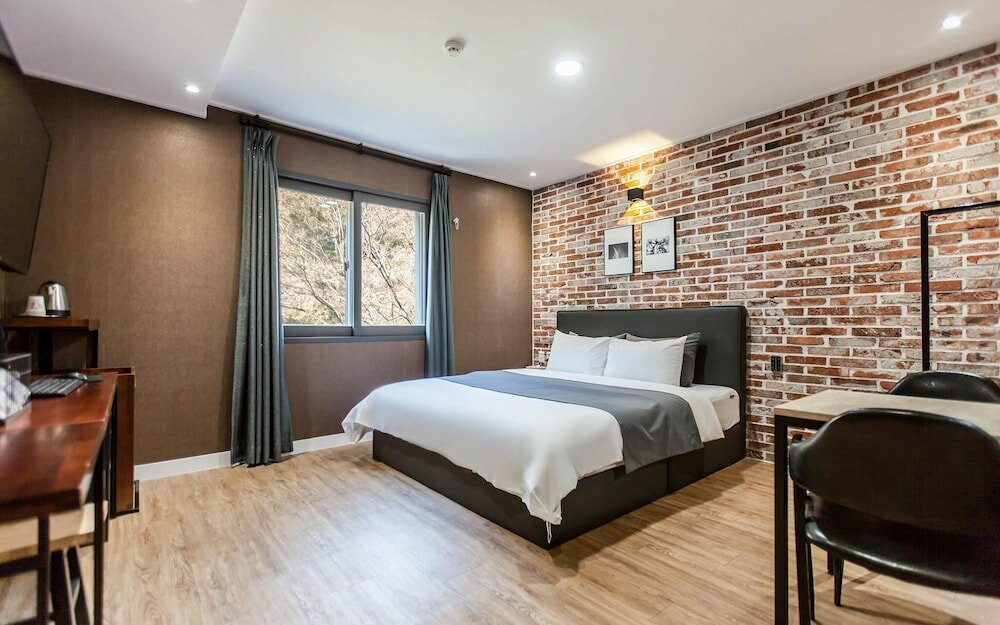 Фото Changwon Jinhae Yongwon Brown Dot Hotel