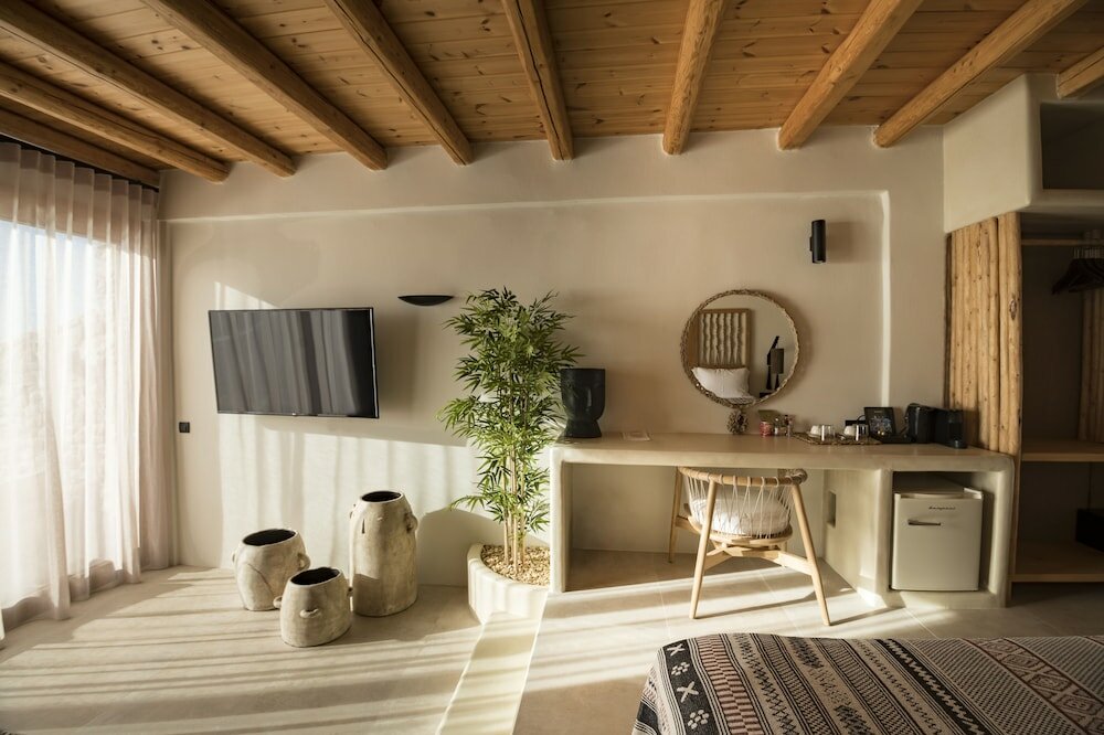 Фото Mythic Paros