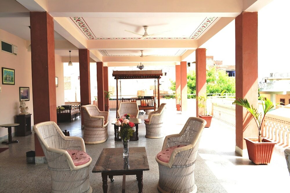Фото Suryaa Villa - A City Centre Hotel