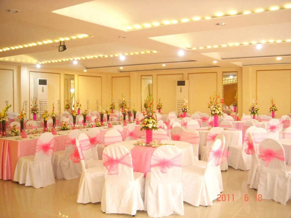 Фото The Orchard Cebu Hotel & Suites