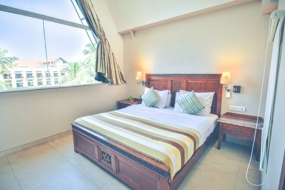 Фото Neelams The Glitz