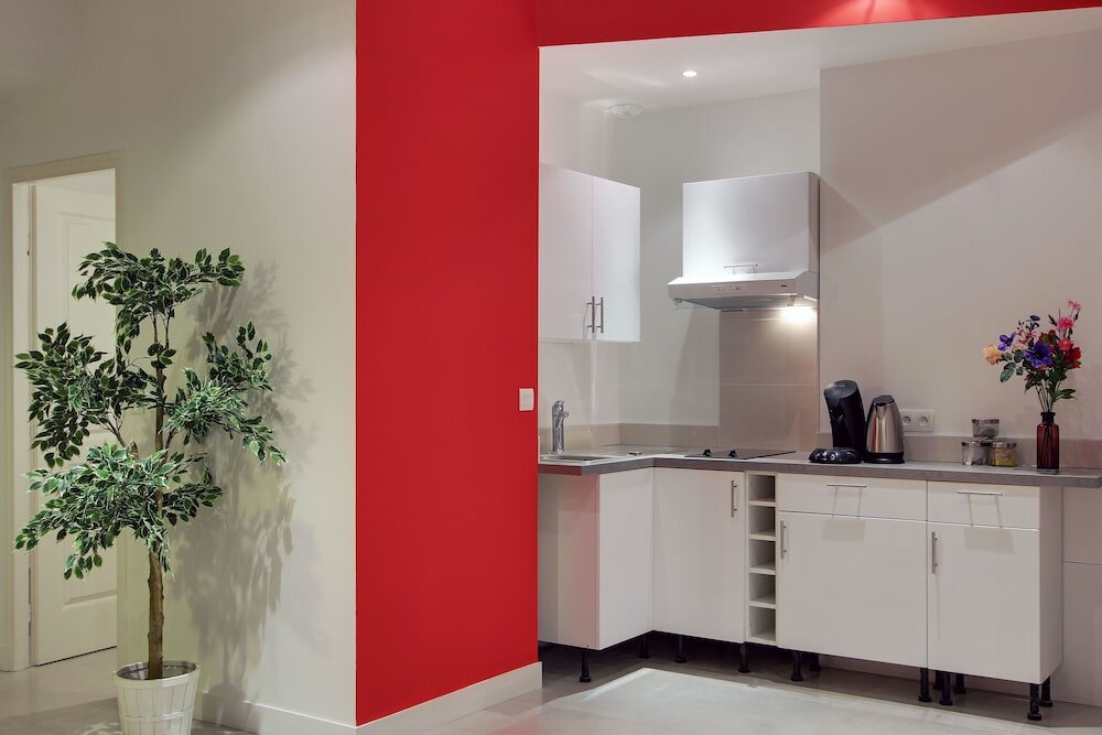 Фото Short Stay Group Museum View Serviced Apartments