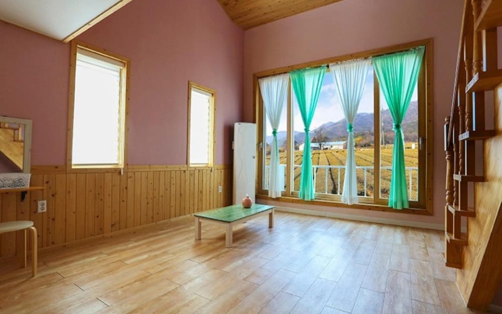 Фото Boseong Gureumsogui Sanchaek Pension