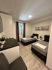 Гостиница Apartments and Rooms Adriatic Suites в Шибенике