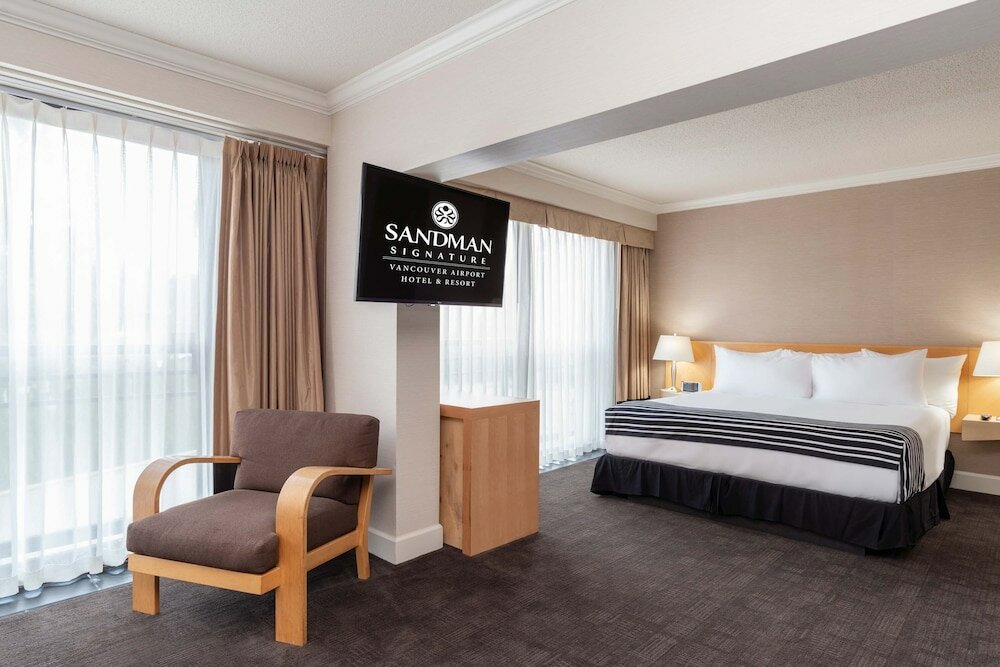 Фото Sandman Signature Vancouver Airport Hotel & Resort