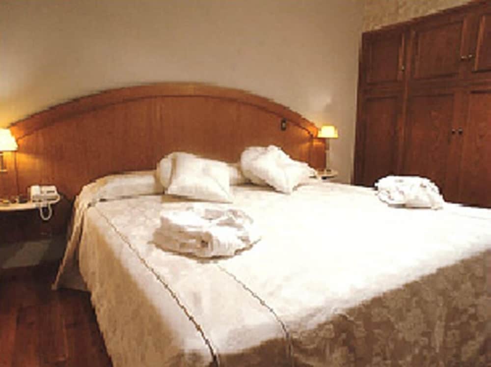 Фото Reina Victoria Suites & Towers