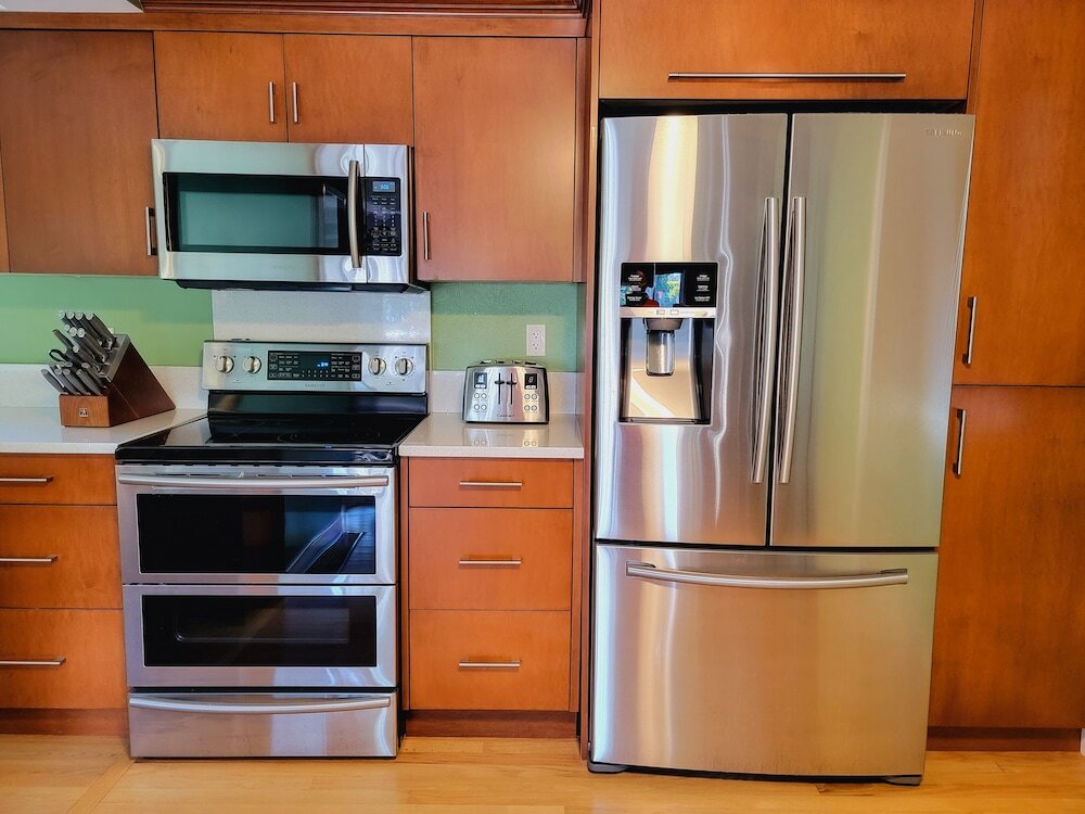 Фото James Bay Inn Hotel & Suites